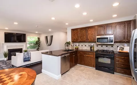 Kitchen - 8507 Crosspointe Ct, Antelope, CA 95843 photo 7 of 7