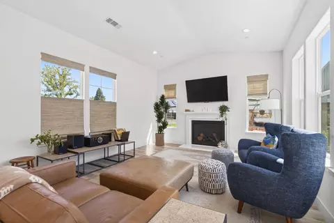 Living - 3430 Grove Cir, Loomis, CA 95650 photo 2 of 3