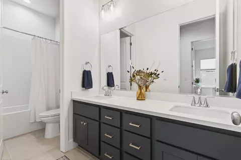 Bath - 3430 Grove Cir, Loomis, CA 95650 photo 4 of 5