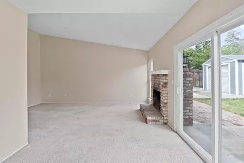 Living - 743 Range Ct, Manteca, CA 95336 photo 2 of 4