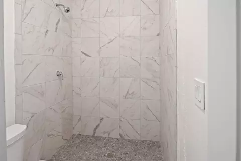 Bath - 743 Range Ct, Manteca, CA 95336 photo 3 of 4
