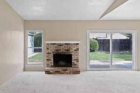 Living - 743 Range Ct, Manteca, CA 95336 photo 1 of 4