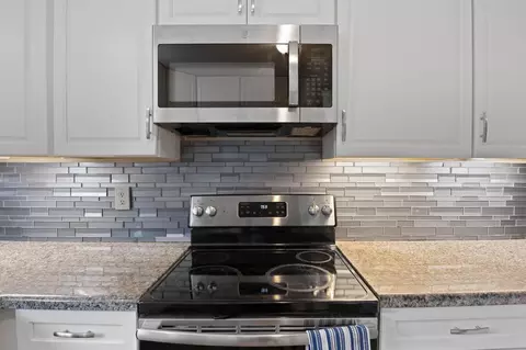 Kitchen - 743 Range Ct, Manteca, CA 95336 photo 3 of 5