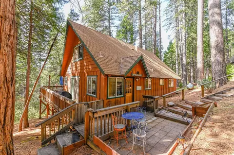 2816 Pine Knoll Dr, Arnold, CA 95223