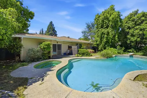 Exterior - 5030 Keane Dr, Carmichael, CA 95608 photo 5 of 8
