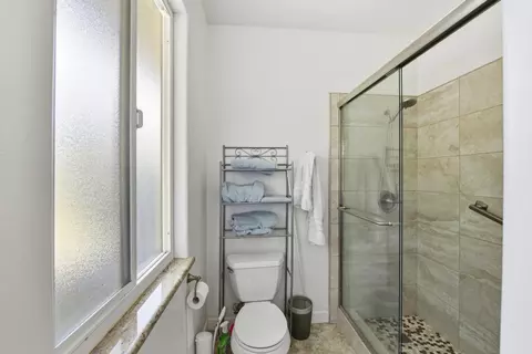 Bath - 5030 Keane Dr, Carmichael, CA 95608 photo 2 of 7