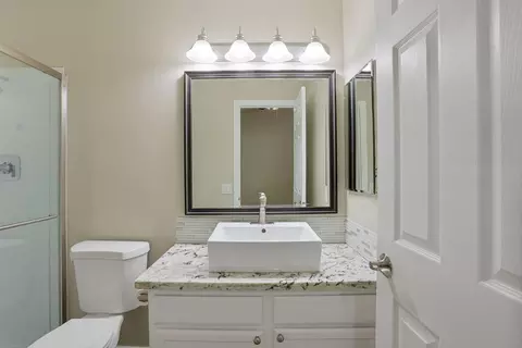 Bath - 3905 Dale Rd #E, Modesto, CA 95356 photo 2 of 3