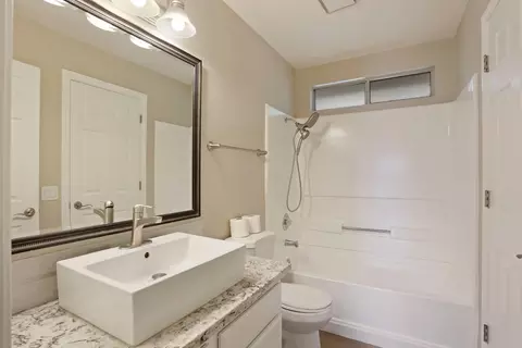 Bath - 3905 Dale Rd #E, Modesto, CA 95356 photo 1 of 3