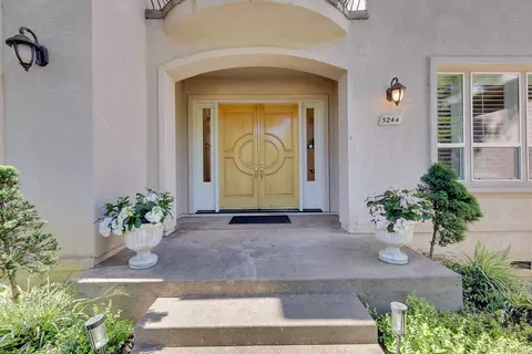 Entry Way - 5244 Fair Oaks Blvd, Carmichael, CA 95608 photo 1 of 8