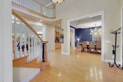 Entry Way - 5244 Fair Oaks Blvd, Carmichael, CA 95608 photo 5 of 8