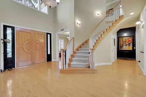 Entry Way - 5244 Fair Oaks Blvd, Carmichael, CA 95608 photo 3 of 8