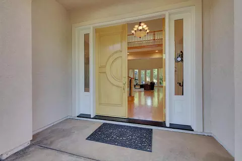 Entry Way - 5244 Fair Oaks Blvd, Carmichael, CA 95608 photo 2 of 8