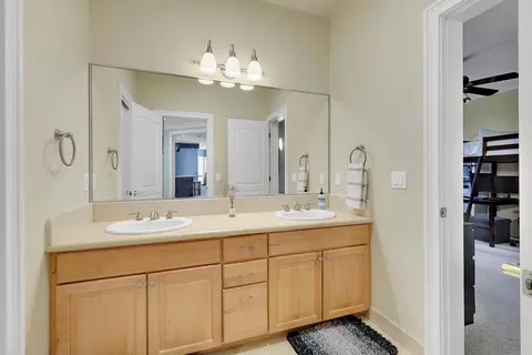Bath - 5244 Fair Oaks Blvd, Carmichael, CA 95608 photo 10 of 11