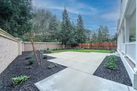 Exterior - 2800 Penhurst Park, Modesto, CA 95355 photo 4 of 8