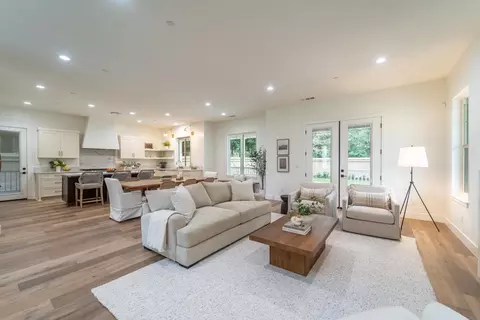 Living - 2800 Penhurst Park, Modesto, CA 95355 photo 3 of 6