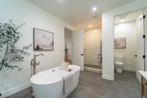 Bath - 2800 Penhurst Park, Modesto, CA 95355 photo 1 of 8