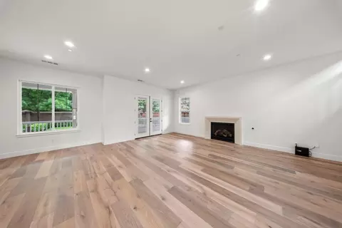 Living - 2800 Penhurst Park, Modesto, CA 95355 photo 5 of 6