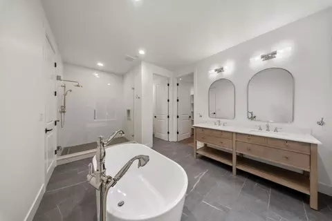 Bath - 2800 Penhurst Park, Modesto, CA 95355 photo 2 of 8