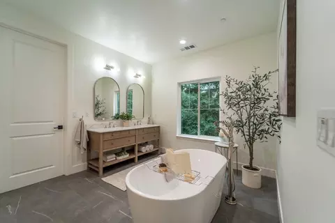 Bath - 2800 Penhurst Park, Modesto, CA 95355 photo 3 of 8