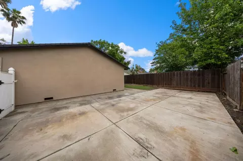 Exterior - 1120 Shasta Ave, Modesto, CA 95358 photo 7 of 9