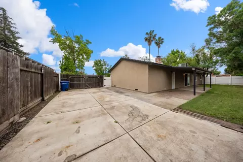 Exterior - 1120 Shasta Ave, Modesto, CA 95358 photo 8 of 9