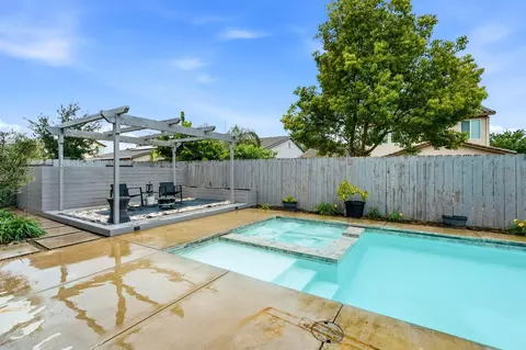 Exterior - 1249 Blue Flax Dr, Patterson, CA 95363 photo 5 of 13