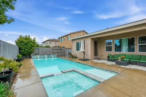Exterior - 1249 Blue Flax Dr, Patterson, CA 95363 photo 4 of 13