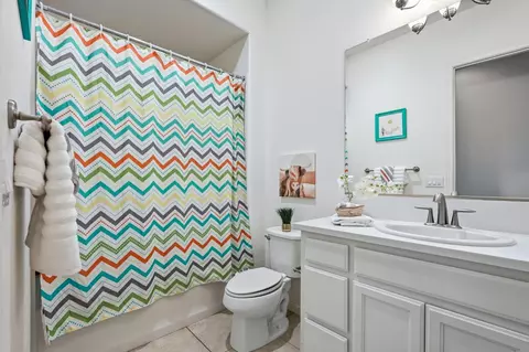 Bath - 1249 Blue Flax Dr, Patterson, CA 95363 photo 1 of 4