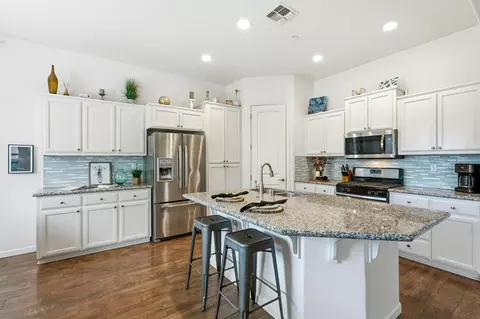 Kitchen - 1249 Blue Flax Dr, Patterson, CA 95363 photo 2 of 4