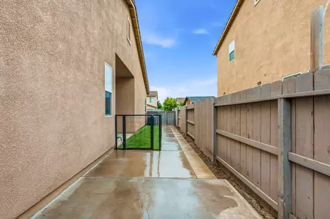Exterior - 1249 Blue Flax Dr, Patterson, CA 95363 photo 10 of 13