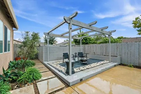 Exterior - 1249 Blue Flax Dr, Patterson, CA 95363 photo 8 of 13