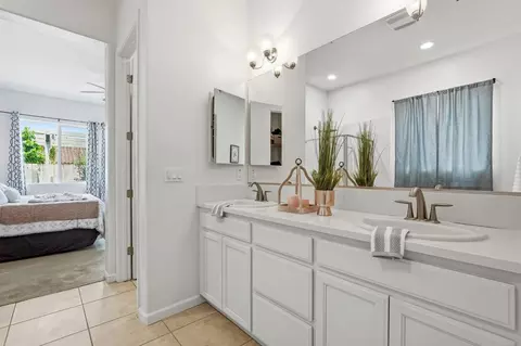 Entry Way - 1249 Blue Flax Dr, Patterson, CA 95363 photo 4 of 4