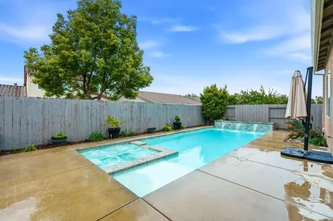 Exterior - 1249 Blue Flax Dr, Patterson, CA 95363 photo 6 of 13
