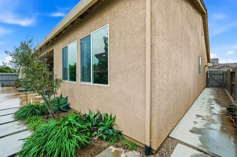 Exterior - 1249 Blue Flax Dr, Patterson, CA 95363 photo 11 of 13