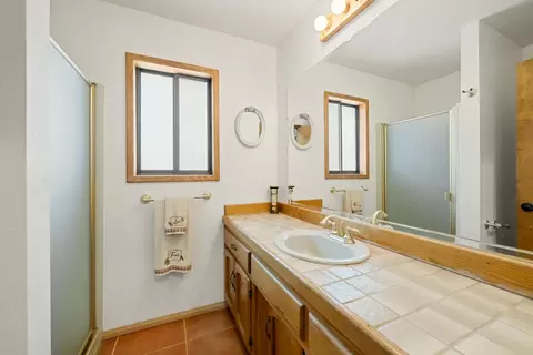 Bath - 4933 Lakeside Dr, Placerville, CA 95667 photo 4 of 4