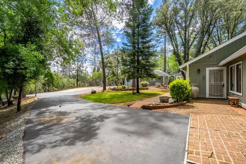 Exterior - 4933 Lakeside Dr, Placerville, CA 95667 photo 5 of 29