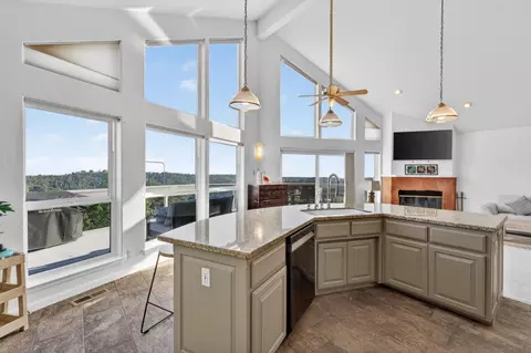 Kitchen - 15620 Meadowlark Ln, Sutter Creek, CA 95685 photo 4 of 5