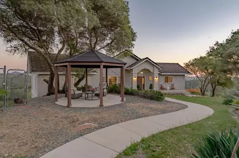 Exterior - 15620 Meadowlark Ln, Sutter Creek, CA 95685 photo 3 of 13
