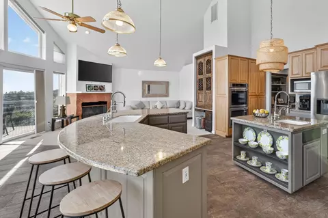 Kitchen - 15620 Meadowlark Ln, Sutter Creek, CA 95685 photo 3 of 5