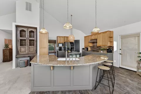 Kitchen - 15620 Meadowlark Ln, Sutter Creek, CA 95685 photo 2 of 5