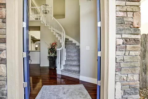 Entry Way - 3837 Banyan Tree Dr, Modesto, CA 95355 photo 2 of 15