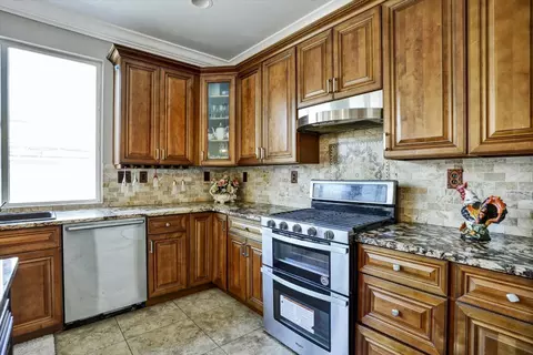 Kitchen - 3837 Banyan Tree Dr, Modesto, CA 95355 photo 5 of 6