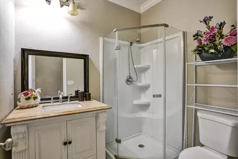 Bath - 3837 Banyan Tree Dr, Modesto, CA 95355 photo 1 of 7