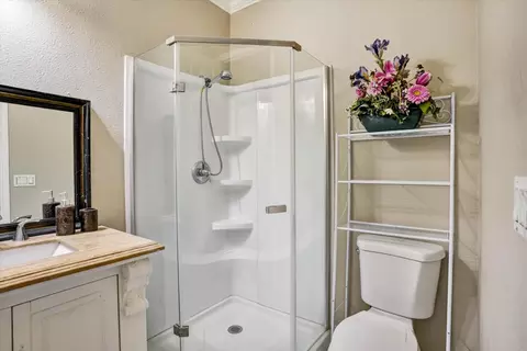 Bath - 3837 Banyan Tree Dr, Modesto, CA 95355 photo 2 of 7
