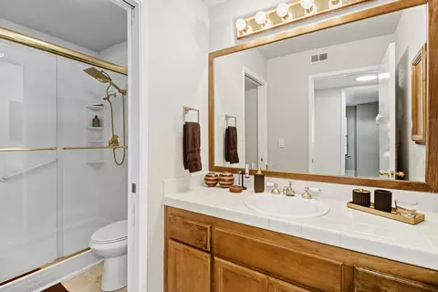 Bath - 3961 Park Circle Ln #C, Carmichael, CA 95608 photo 3 of 3