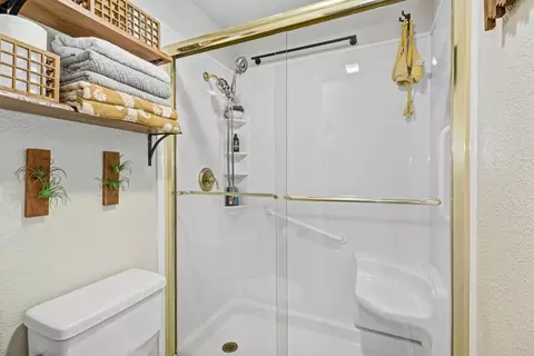 Bath - 3961 Park Circle Ln #C, Carmichael, CA 95608 photo 2 of 3
