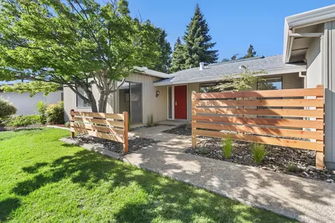 8813 Williamson Dr, Elk Grove, CA 95624