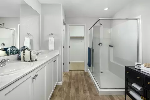 Bath - 2413 Stagecoach Rd, Patterson, CA 95363 photo 1 of 2