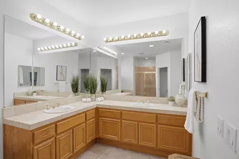 Bath - 4230 Eveningside Ln, Tracy, CA 95377 photo 1 of 4