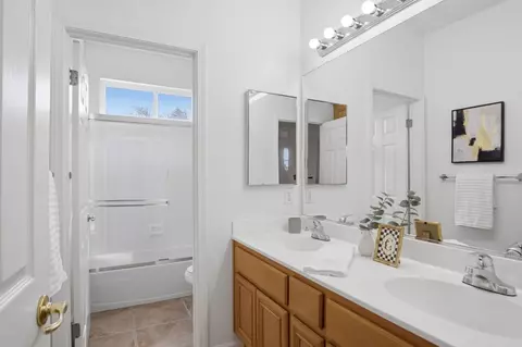 Bath - 4230 Eveningside Ln, Tracy, CA 95377 photo 2 of 4